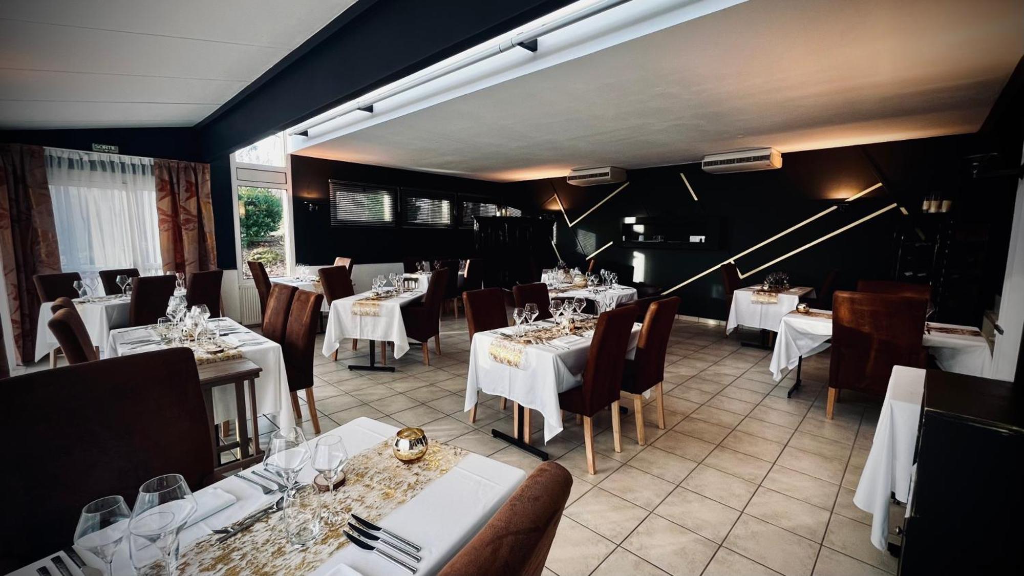 Hotel Logis Le Relais De La Voie Sacree Issoncourt Zewnętrze zdjęcie