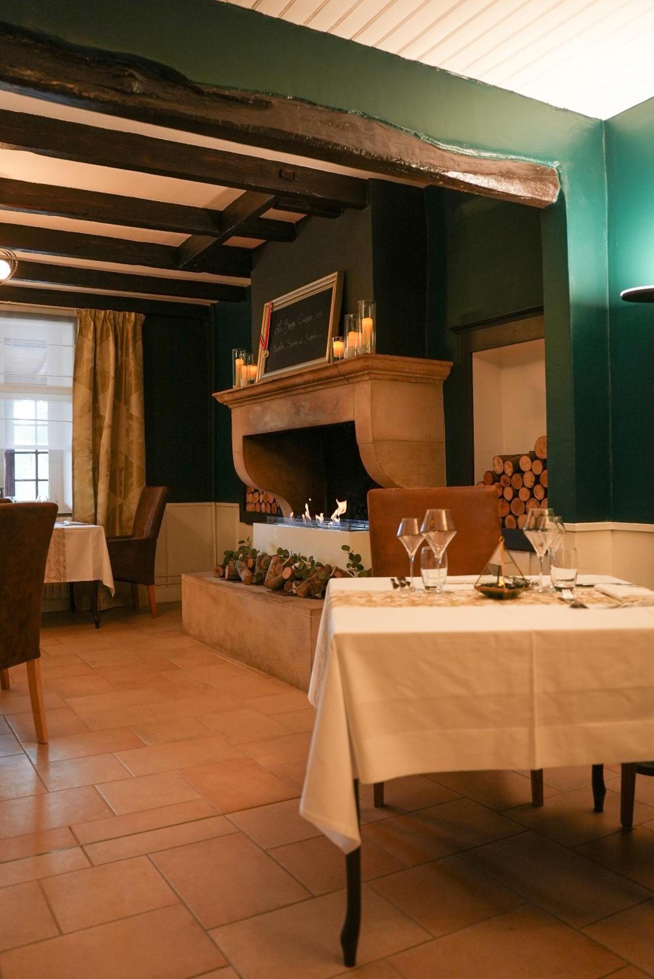 Hotel Logis Le Relais De La Voie Sacree Issoncourt Zewnętrze zdjęcie