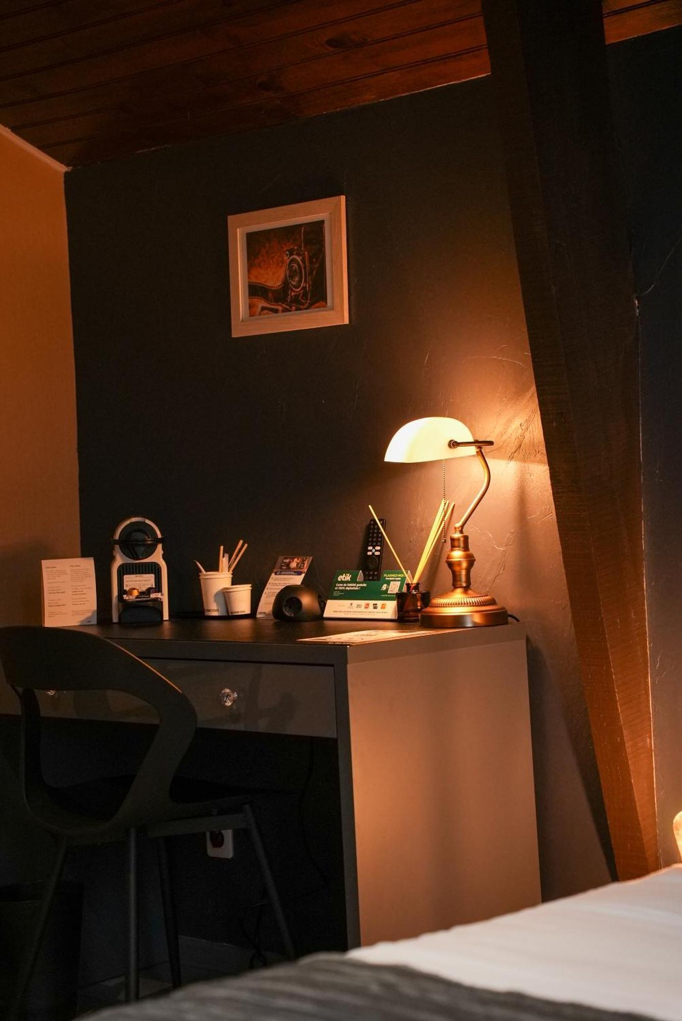 Hotel Logis Le Relais De La Voie Sacree Issoncourt Zewnętrze zdjęcie