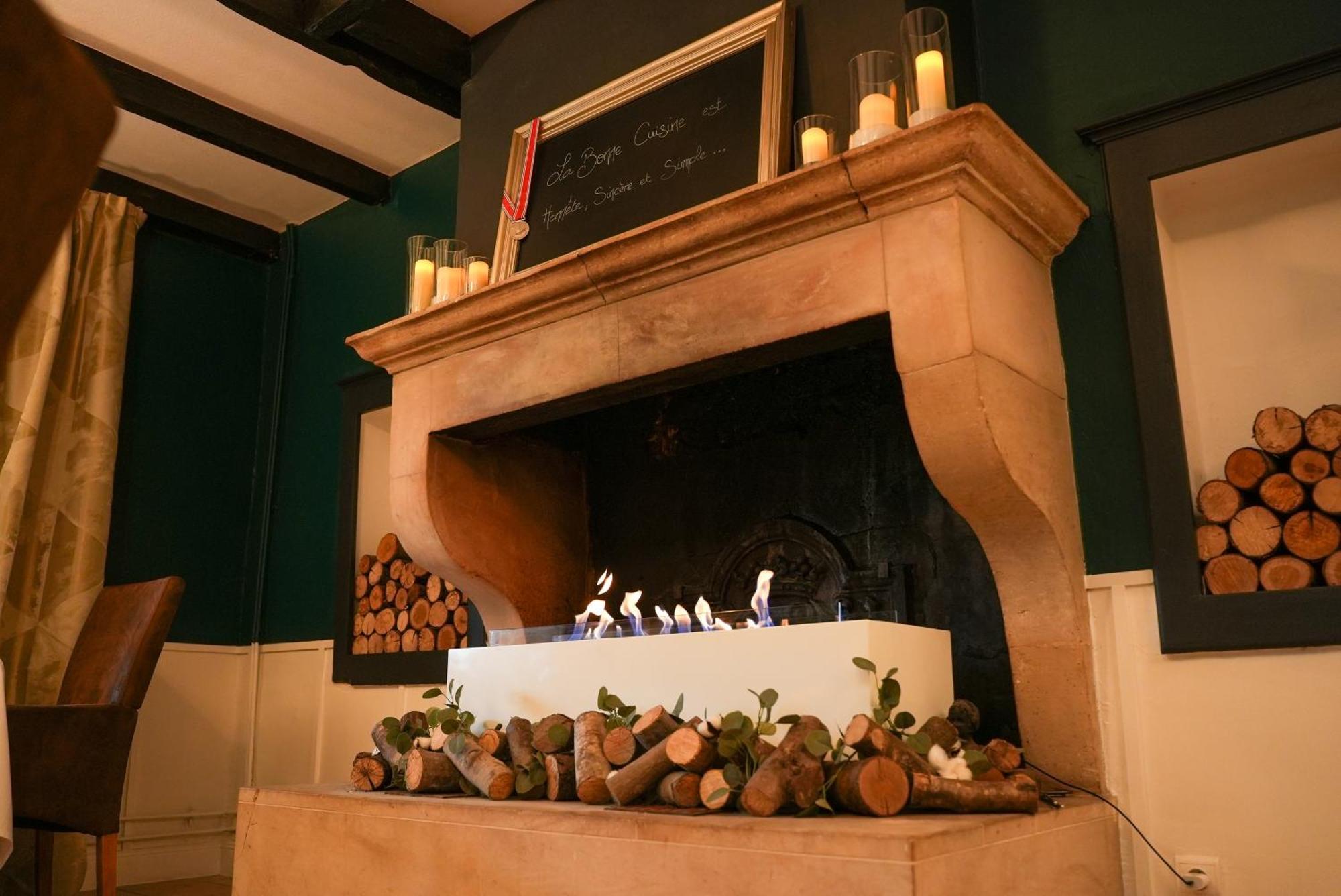 Hotel Logis Le Relais De La Voie Sacree Issoncourt Zewnętrze zdjęcie