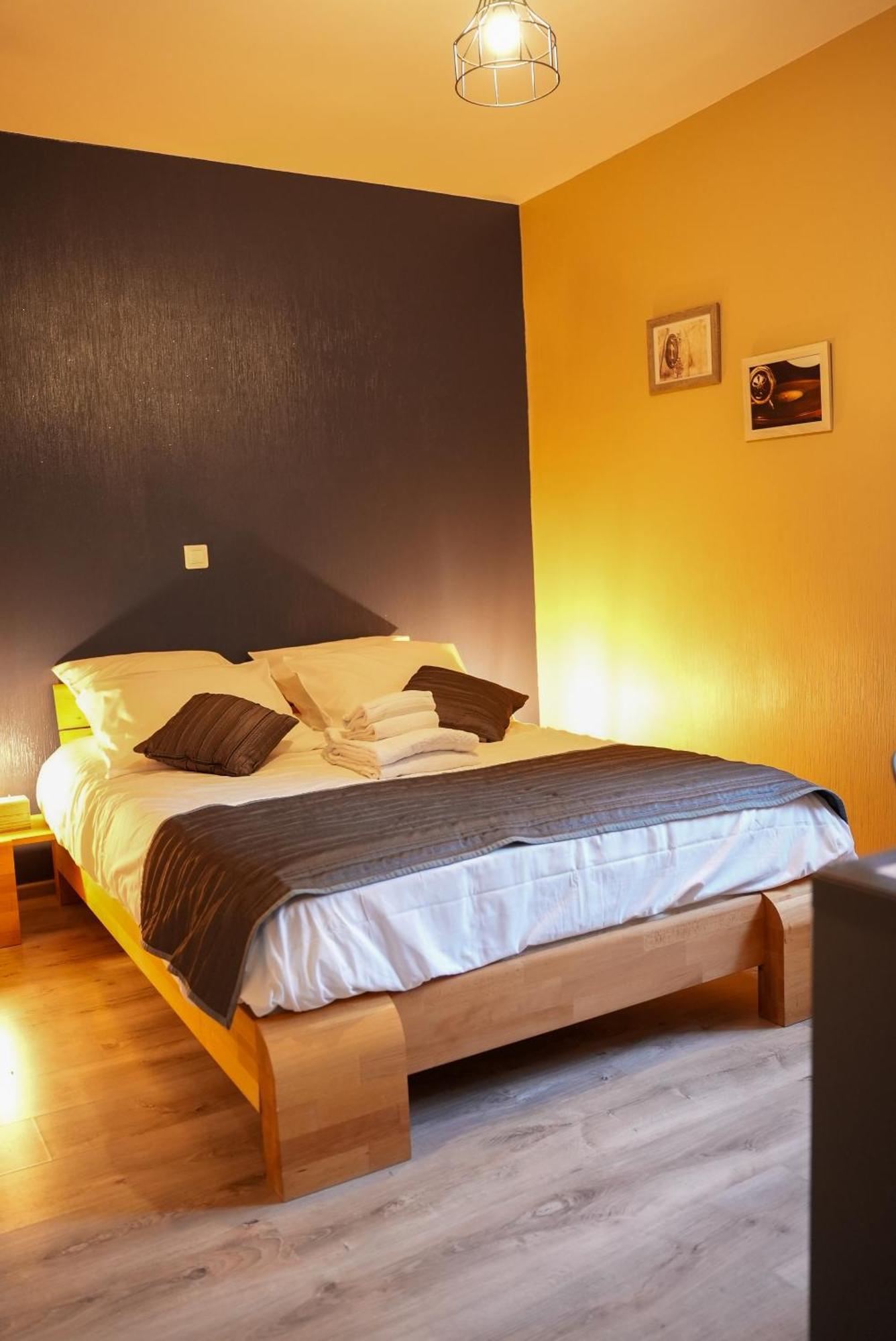 Hotel Logis Le Relais De La Voie Sacree Issoncourt Zewnętrze zdjęcie