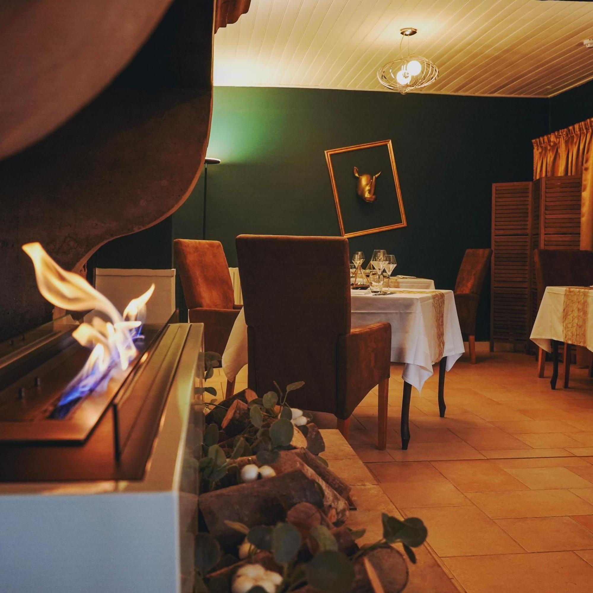 Hotel Logis Le Relais De La Voie Sacree Issoncourt Zewnętrze zdjęcie