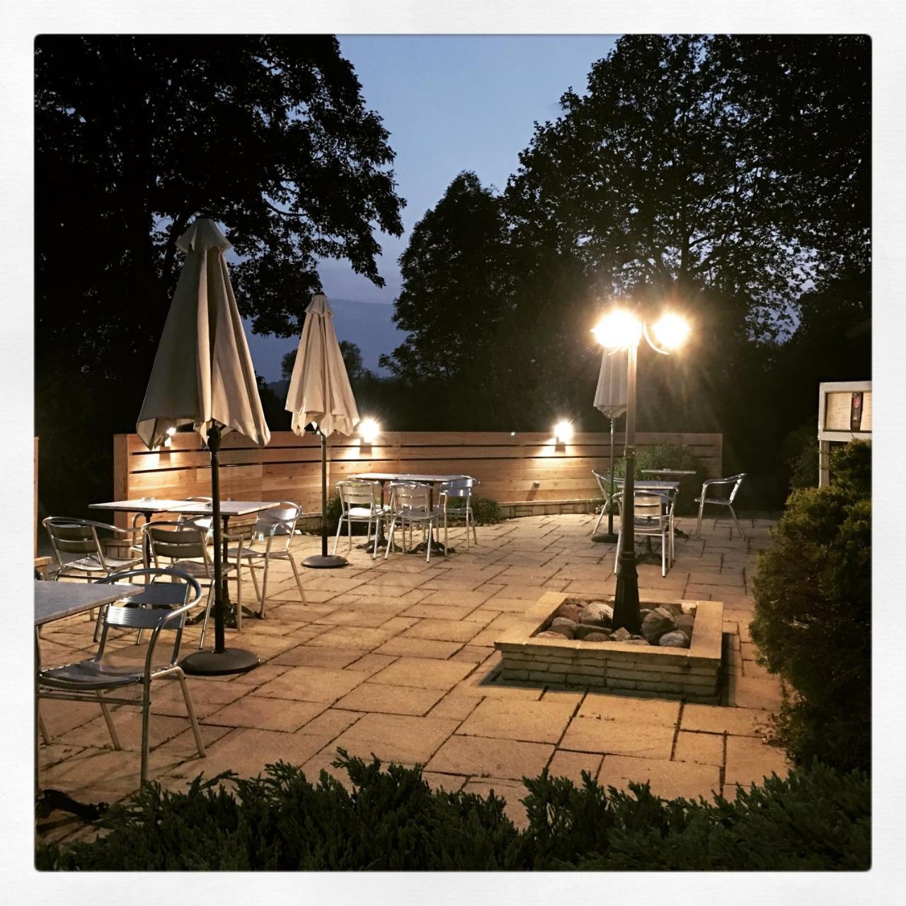 Hotel Logis Le Relais De La Voie Sacree Issoncourt Zewnętrze zdjęcie